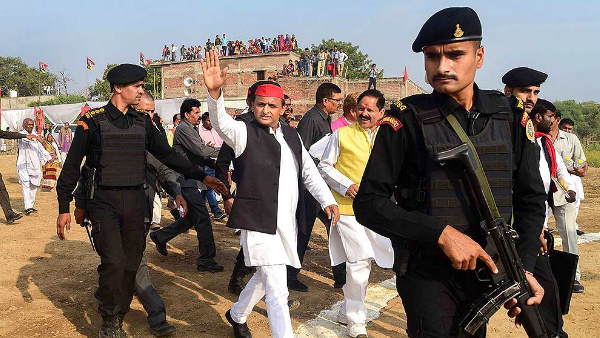 2012 में बनी सपा सरकार, अखिलेश यादव बने मुख्यमंत्री