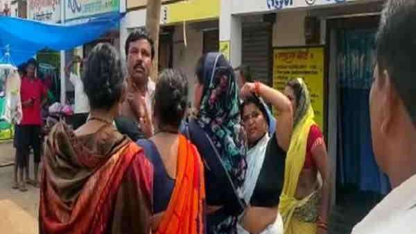 balaod congress block general secretary beaten by his pary leader balaod congress block general secretary beaten by his pary leader