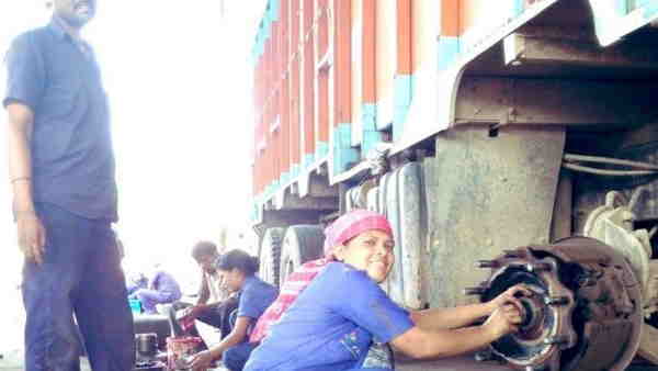 jashpur tribal girls become mechanic and repair heavy vehicles jashpur tribal girls become mechanic and repair heavy vehicles