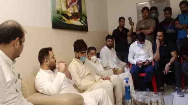 tejashwi yadav met with shahabuddin wife heena sahab in paras hospital tejashwi yadav met with shahabuddin wife heena sahab in paras hospital