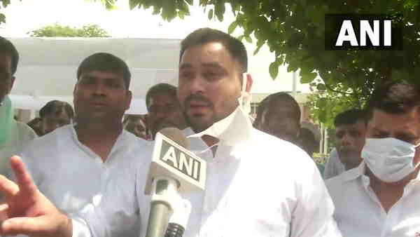 tejashwi yadav left and congress party met with cm for demand of cast wise census tejashwi yadav left and congress party met with cm for demand of cast wise census