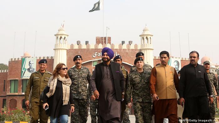 navjot singh sidhu takes charge as punjab congress Signs of old generation navjot singh sidhu takes charge as punjab congress Signs of old generation