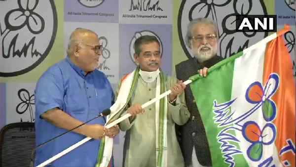 अभिजीत मुखर्जी का राजनीतिक करियर