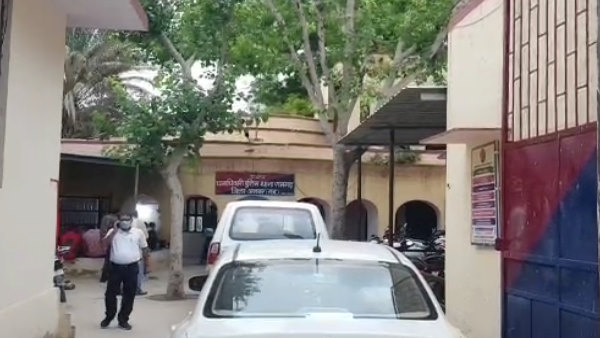 ACB caught railway engineer taking a bribe of one and a half lakhs from contractor ACB caught railway engineer taking a bribe of one and a half lakhs from contractor