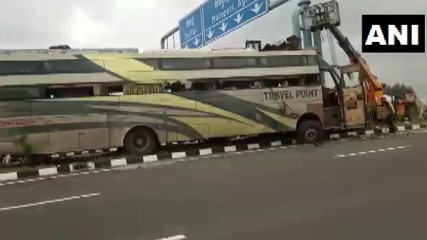 One people lost life 24 injured as bus rammed into a pole on Agra Lucknow expressway One people lost life 24 injured as bus rammed into a pole on Agra Lucknow expressway