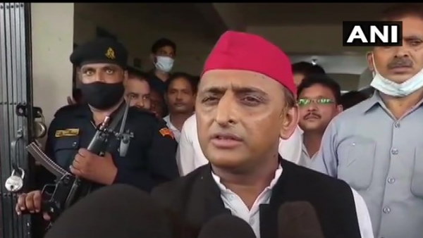 akhilesh yadav lashes out at bjp over it raids at media group akhilesh yadav lashes out at bjp over it raids at media group
