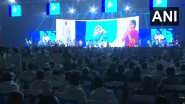 CM Jaganmohan Reddy sister YS Sharmila launched her new party named YSR Telangana Party CM Jaganmohan Reddy sister YS Sharmila launched her new party named YSR Telangana Party