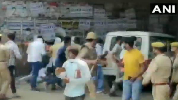 Journalist beaten by CDO in Unnao during Block Pramukh election voting Journalist beaten by CDO in Unnao during Block Pramukh election voting