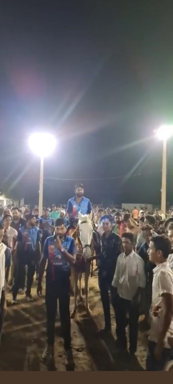 कप्तान इसलिए घोड़ी पर सवार होकर मैदान में पहुंचा