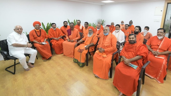 BS Yediyurappa gets support of Veerashaiva-Lingayat leaders and saints BS Yediyurappa gets support of Veerashaiva-Lingayat leaders and saints