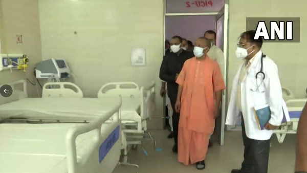 CM Yogi visited Baghpat and directed DM on coronavirus pandemic CM Yogi visited Baghpat and directed DM on coronavirus pandemic