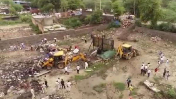 uttar pradesh Yogi govt bulldozes illegal Rohingya camps set up in Delhi uttar pradesh Yogi govt bulldozes illegal Rohingya camps set up in Delhi