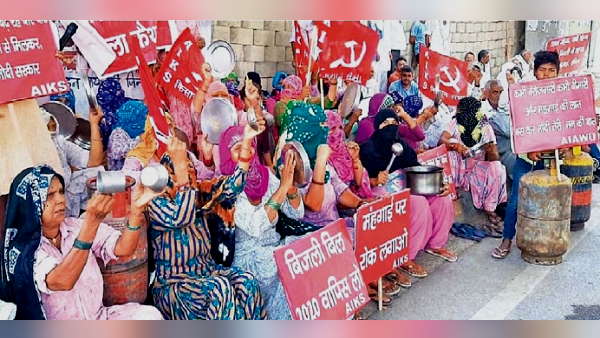 Farmers unions protest against inflation, blocking the route of haryana BJP state president Farmers unions protest against inflation, blocking the route of haryana BJP state president
