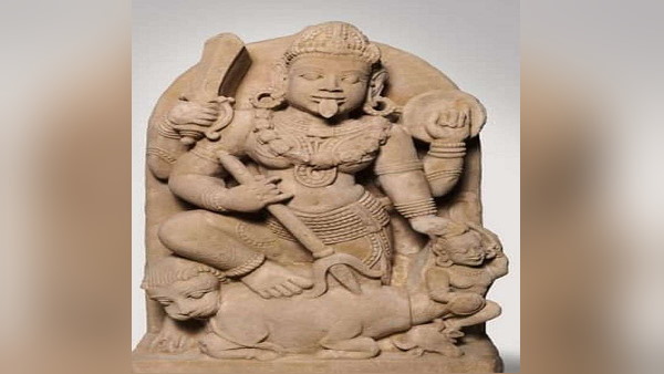 देवताओं ने दिए थे देवी को अस्त्र-शस्त्र