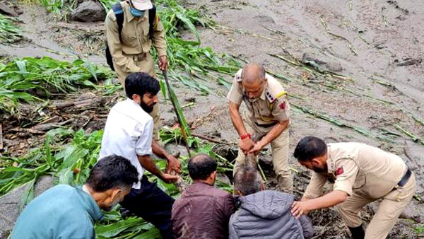 Cloudburst hits near the Amarnath cave in Jammu and Kashmir 7 people dead in Kishtwar Cloudburst hits near the Amarnath cave in Jammu and Kashmir 7 people dead in Kishtwar