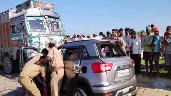 Jaunpur Accident News: Five people killed in car-truck collision Jaunpur Accident News: Five people killed in car-truck collision