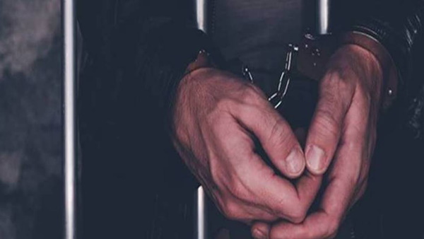 man who threatening Kanpur IG in the name of Vikas Dubey handcuffed by police man who threatening Kanpur IG in the name of Vikas Dubey handcuffed by police