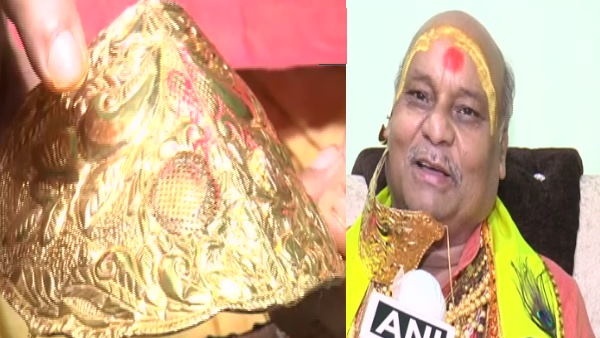 Kanpur Manoj Sengar gets himself a mask made of gold worth around Rs 5 Lakhs Kanpur Manoj Sengar gets himself a mask made of gold worth around Rs 5 Lakhs
