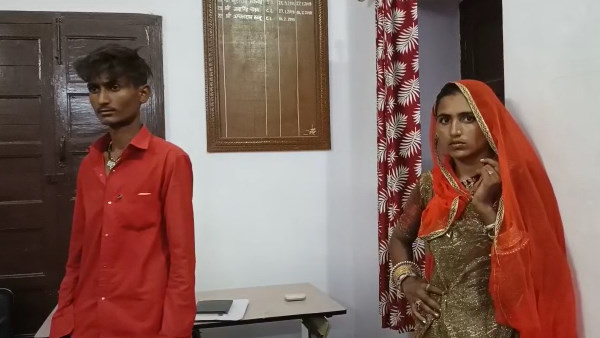 संदिग्ध हालत में घूमते मिले