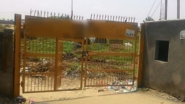 meerut man and his two sons lost life due to electric current in iron gate meerut man and his two sons lost life due to electric current in iron gate