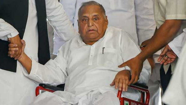 Mulayam Singh Yadav Hospitalised after he complained of uneasiness Mulayam Singh Yadav Hospitalised after he complained of uneasiness