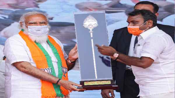 मंत्री के पिता कतार में लगकर लेते हैं राशन