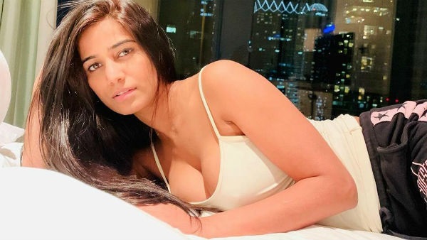 अश्लील फोन, मैसेज आते थे