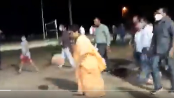 BJP MP Pragya Thakur was seen playing basketball in Bhopal, watch viral video BJP MP Pragya Thakur was seen playing basketball in Bhopal, watch viral video