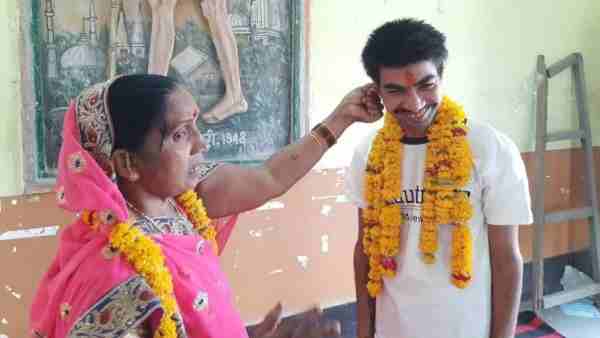 जूस का ठेला लगाती है मीता सोनकर