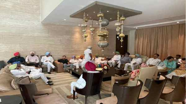 Navjot Singh Sidhu overshadowed CM Captain Amarinder Singh in Punjab, mobilized 62 MLAs, MLA demanded an apology from CM Navjot Singh Sidhu overshadowed CM Captain Amarinder Singh in Punjab, mobilized 62 MLAs, MLA demanded an apology from CM