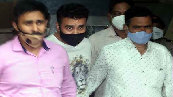कानपुर में राज कुंद्रा के दो बैंक खाते सीज