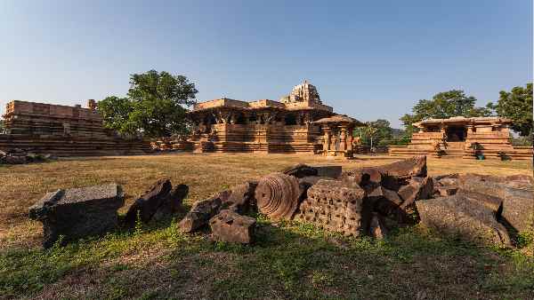 कई विशेषताओं से भरपूर है यह शिव मंदिर