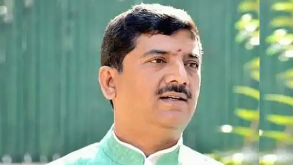 जब BJP विधायक को शरद त्रिपाठी ने दिखाया था जूता