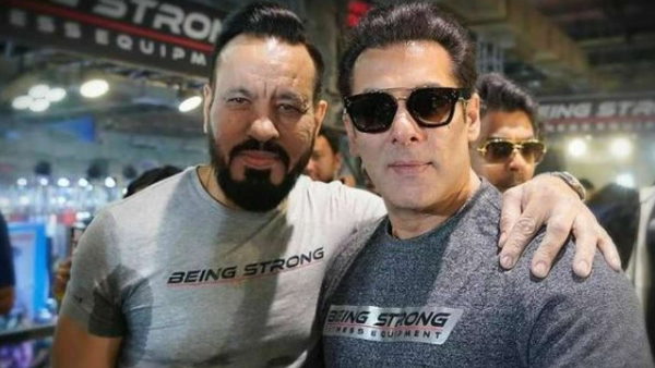 2 करोड़ रुपए लेते है साल भर की सैलरी