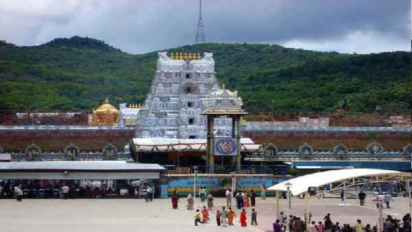दुनिया का सबसे अमीर मंदिर है तिरुपति बालाजी