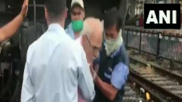 ड्राइवर की तारीफ कर रहे लोग