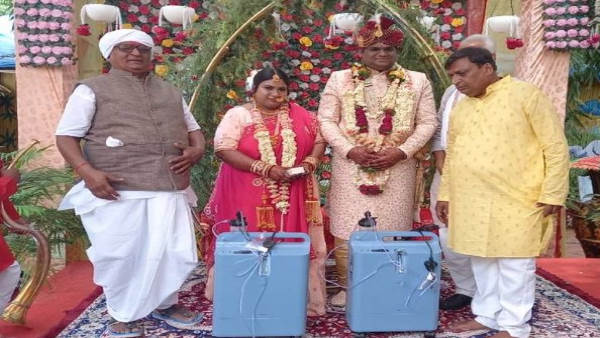 Ujjains family gifted two oxygen oncentrators to Dulha Dulhan Ujjains family gifted two oxygen oncentrators to Dulha Dulhan
