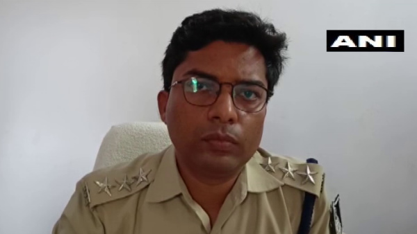 Controversy over increased price of samosas, young man started fire by pouring petrol Controversy over increased price of samosas, young man started fire by pouring petrol