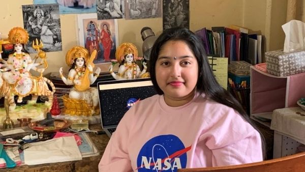 देवी-देवताओं के साथ तस्वीर