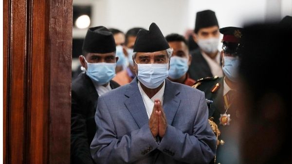 गर्मजोशी से बढ़ाया हाथ