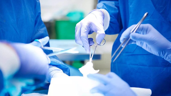 shahjahanpur woman lost life after doctor left clothes in her stomach after surgery shahjahanpur woman lost life after doctor left clothes in her stomach after surgery