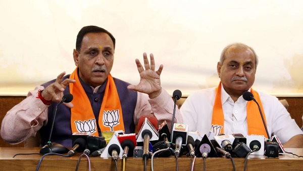 विजय रुपाणी और नितिन पटेल का पत्ता साफ !