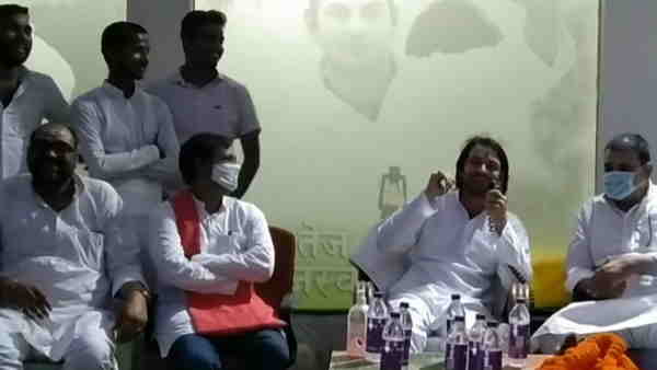 तेज प्रताप ने कहा- सपने में ताड़ के पेड़ पर भूत देखा