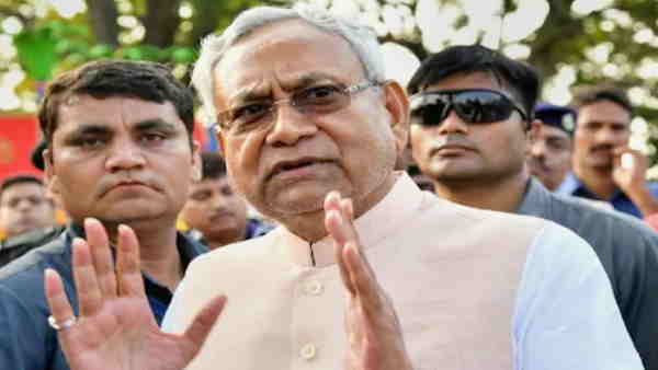 cm nitish kumar did meeting with doctors and health department for viral fever and coronavirus cm nitish kumar did meeting with doctors and health department for viral fever and coronavirus