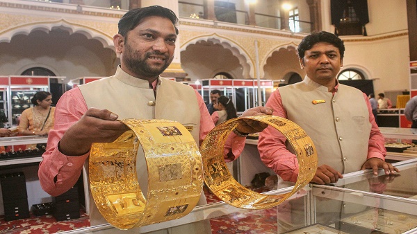90000 के आंकड़ को पार कर जागा सोना