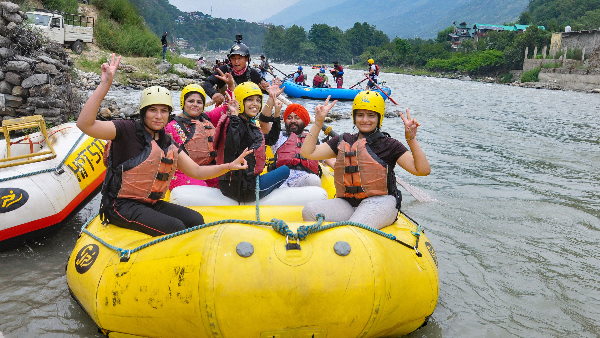 Himachal Pradesh government has made negative RT PCR reports mandatory for tourists entering state Himachal Pradesh government has made negative RT PCR reports mandatory for tourists entering state