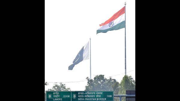 पाकिस्तान का झंडा अभी हमसे ऊंचा
