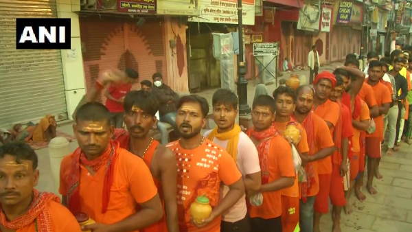 मेरठ के औघड़नाथ मंदिर में भी उमड़ी भीड़