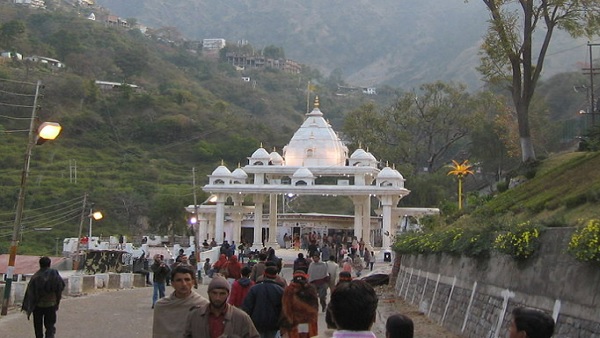 Shri Vaishno Devi Chalisa in Hindi: यहां पढे़ं मां वैष्णो देवी चालीसा, जानें महत्व और लाभ Shri Vaishno Devi Chalisa in Hindi: यहां पढे़ं मां वैष्णो देवी चालीसा, जानें महत्व और लाभ