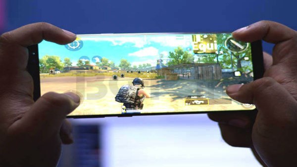 रात भर जागकर खेलते हैं गेम्&zwj;स तो हो जाएं सावधान, इस वजह से लड़के ने गवांई जान